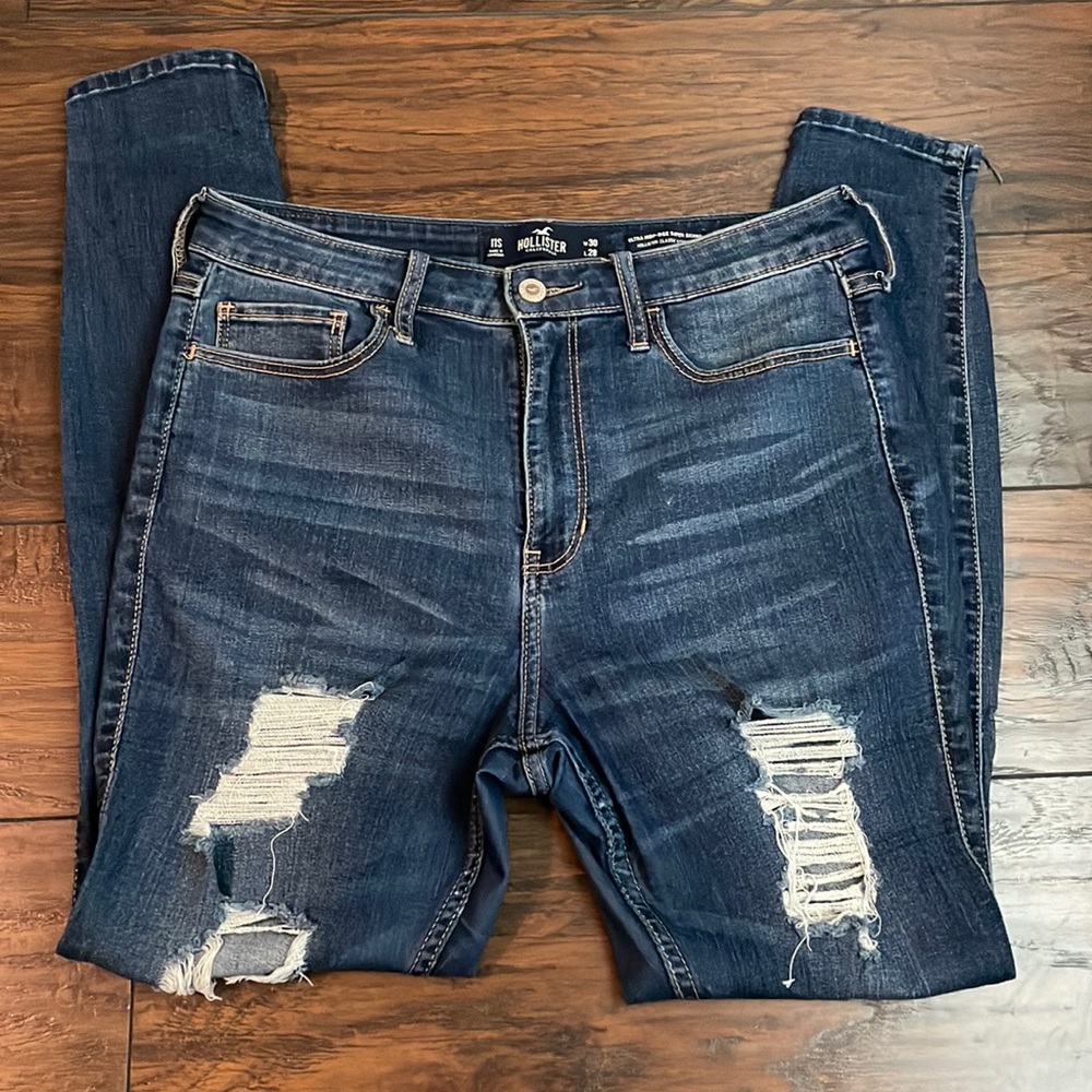 Brand: Hollister ( Ultra High-Rise skinny jeans)